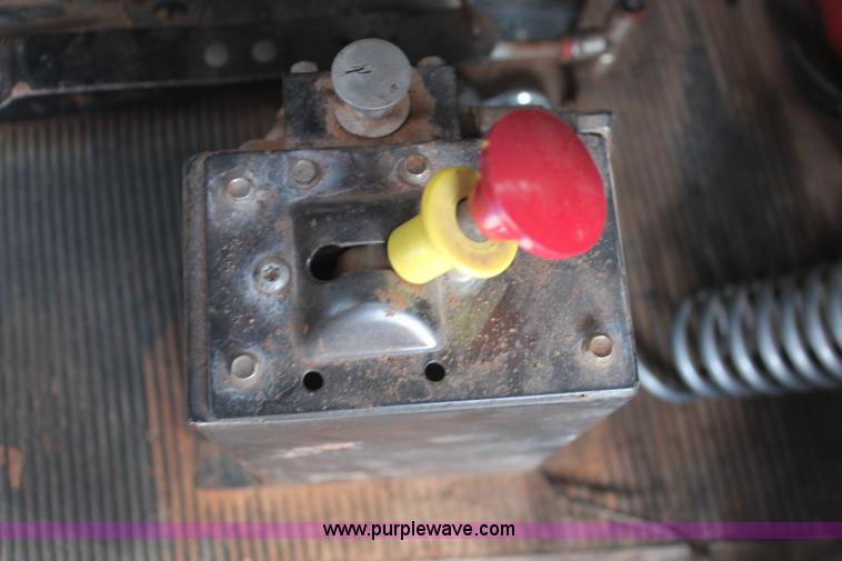 image for item H5866 1997 Peterbilt 379 semi truck