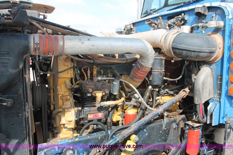 image for item H5866 1997 Peterbilt 379 semi truck