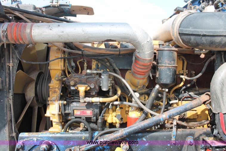 image for item H5866 1997 Peterbilt 379 semi truck