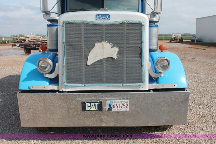 image for item H5866 1997 Peterbilt 379 semi truck