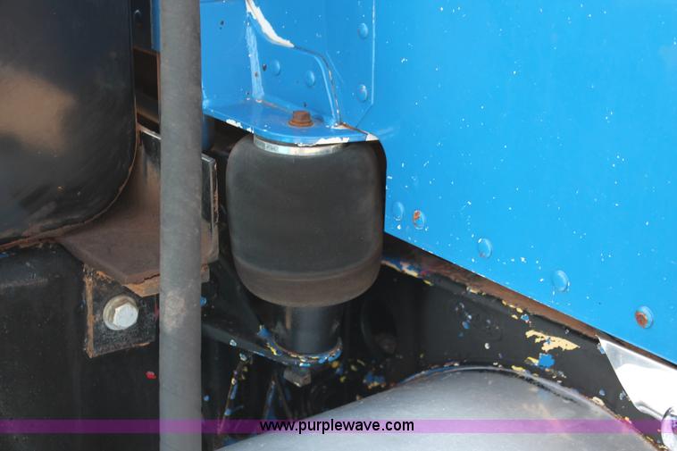 image for item H5866 1997 Peterbilt 379 semi truck