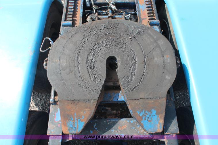 image for item H5866 1997 Peterbilt 379 semi truck