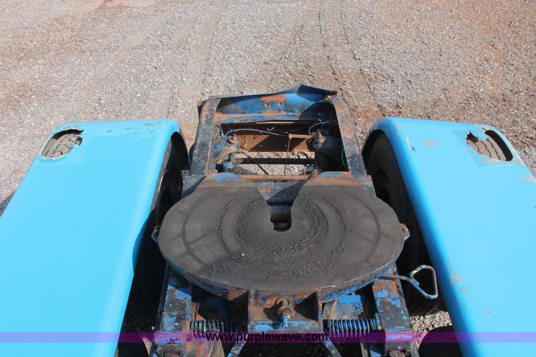 image for item H5866 1997 Peterbilt 379 semi truck