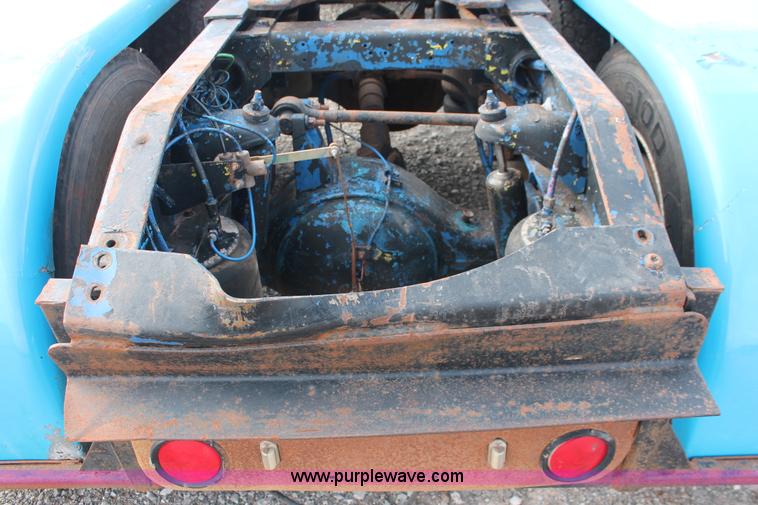 image for item H5866 1997 Peterbilt 379 semi truck