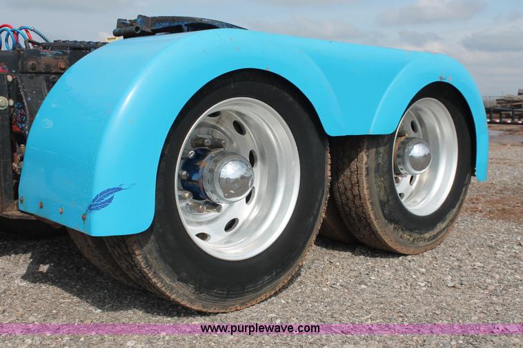 image for item H5866 1997 Peterbilt 379 semi truck