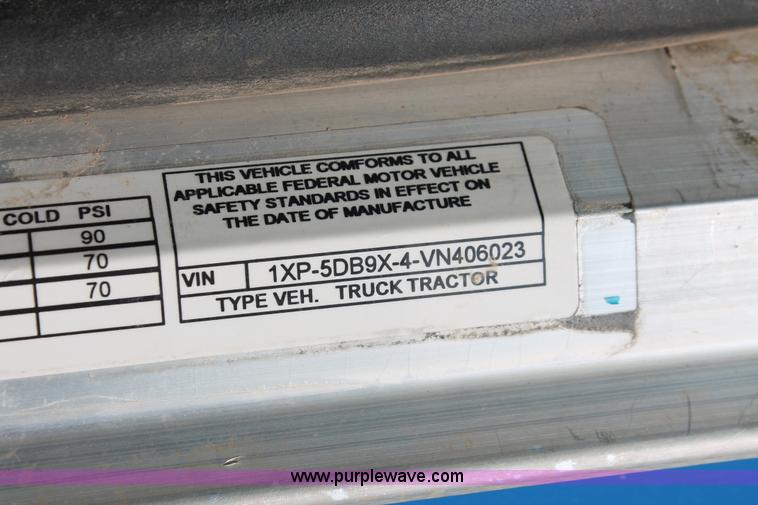 image for item H5866 1997 Peterbilt 379 semi truck