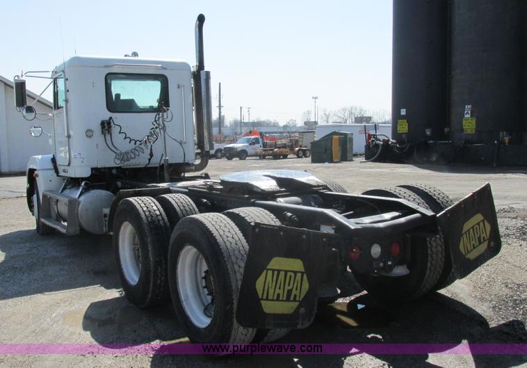 image for item H7556 1997 Freightliner FLD semi truck