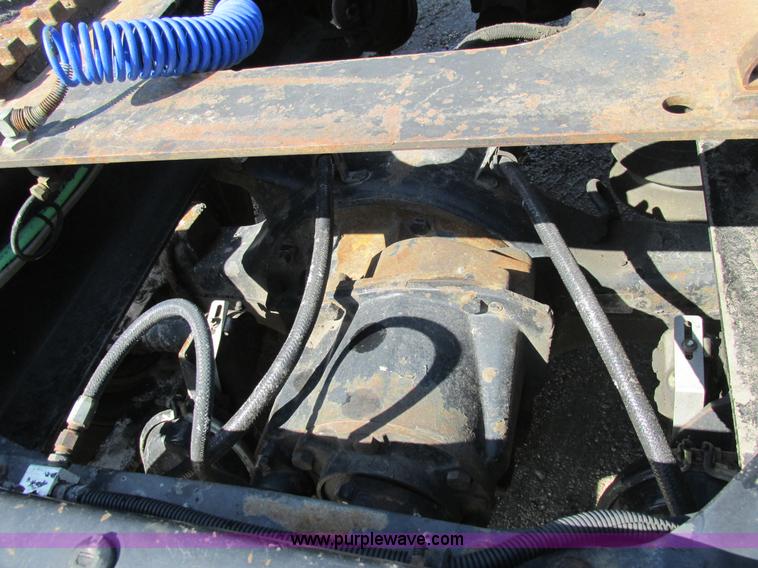 image for item H7556 1997 Freightliner FLD semi truck