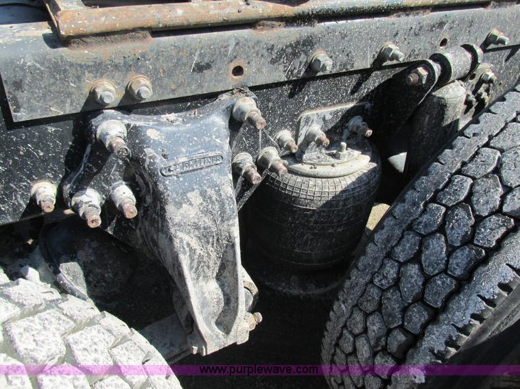 image for item H7556 1997 Freightliner FLD semi truck