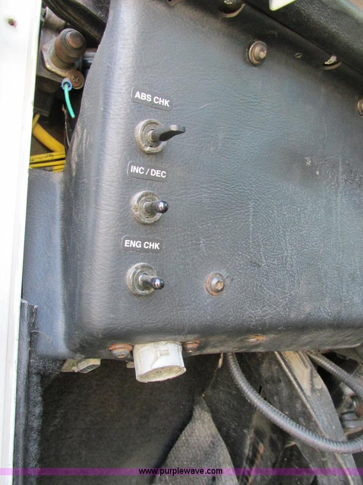 image for item H7556 1997 Freightliner FLD semi truck