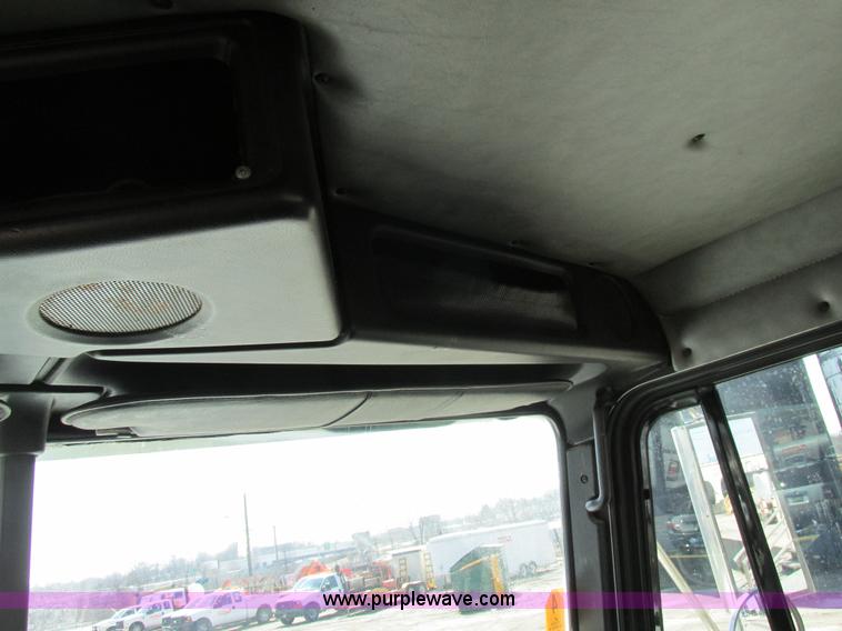 image for item H7556 1997 Freightliner FLD semi truck