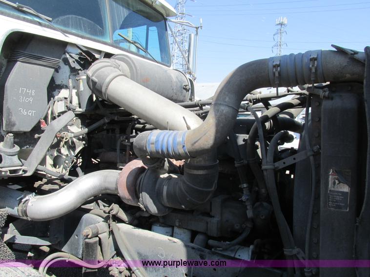 image for item H7556 1997 Freightliner FLD semi truck