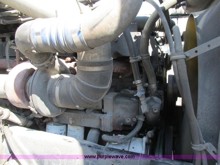 image for item H7556 1997 Freightliner FLD semi truck