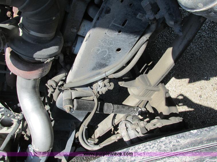 image for item H7556 1997 Freightliner FLD semi truck