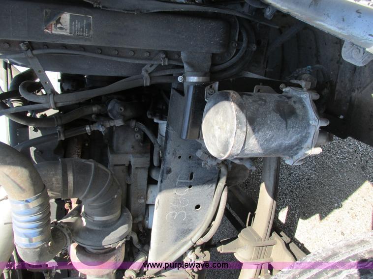 image for item H7556 1997 Freightliner FLD semi truck