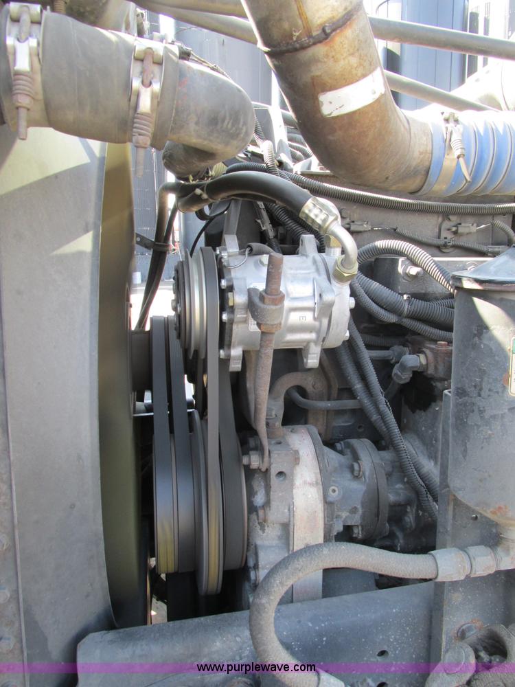 image for item H7556 1997 Freightliner FLD semi truck