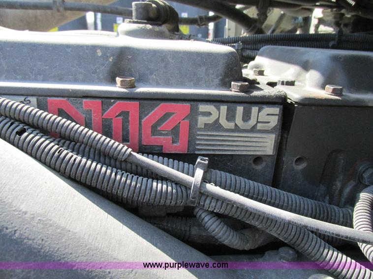 image for item H7556 1997 Freightliner FLD semi truck