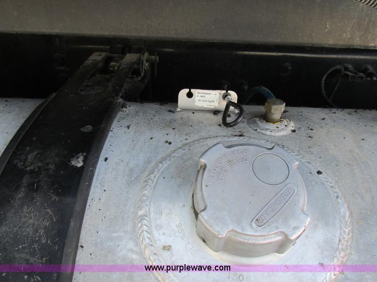 image for item H7557 2003 Freightliner Columbia semi truck