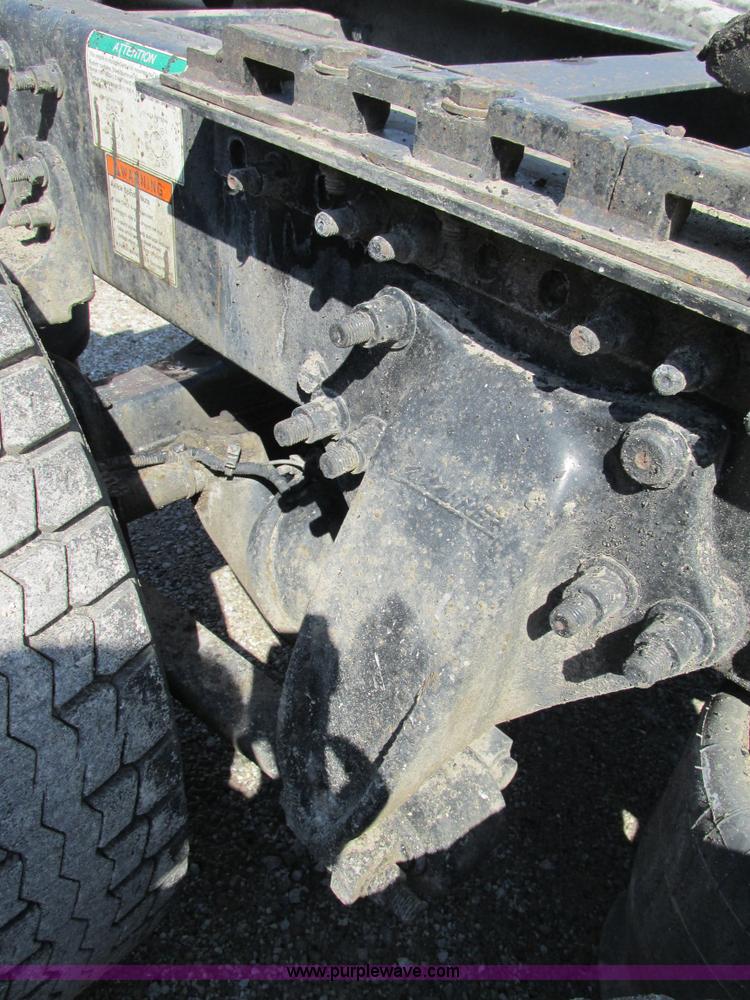 image for item H7557 2003 Freightliner Columbia semi truck