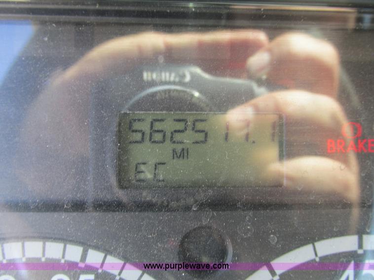 image for item H7557 2003 Freightliner Columbia semi truck