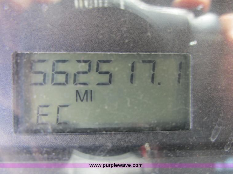 image for item H7557 2003 Freightliner Columbia semi truck