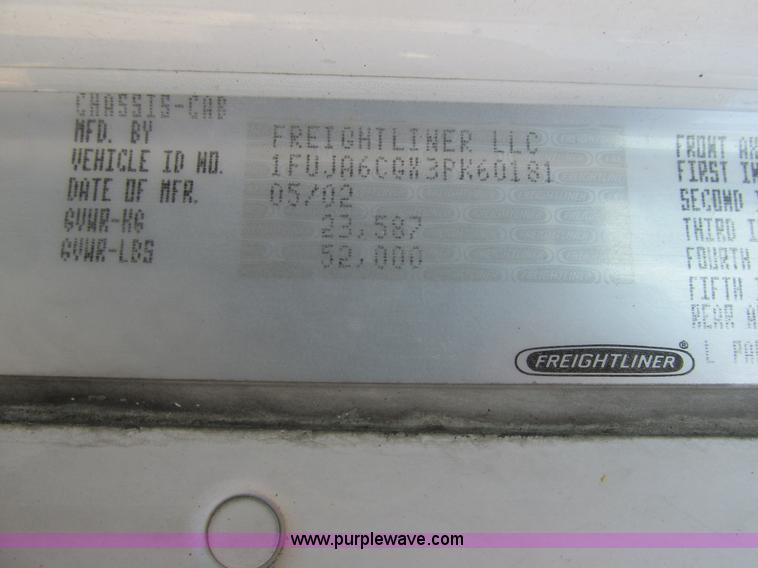 image for item H7557 2003 Freightliner Columbia semi truck