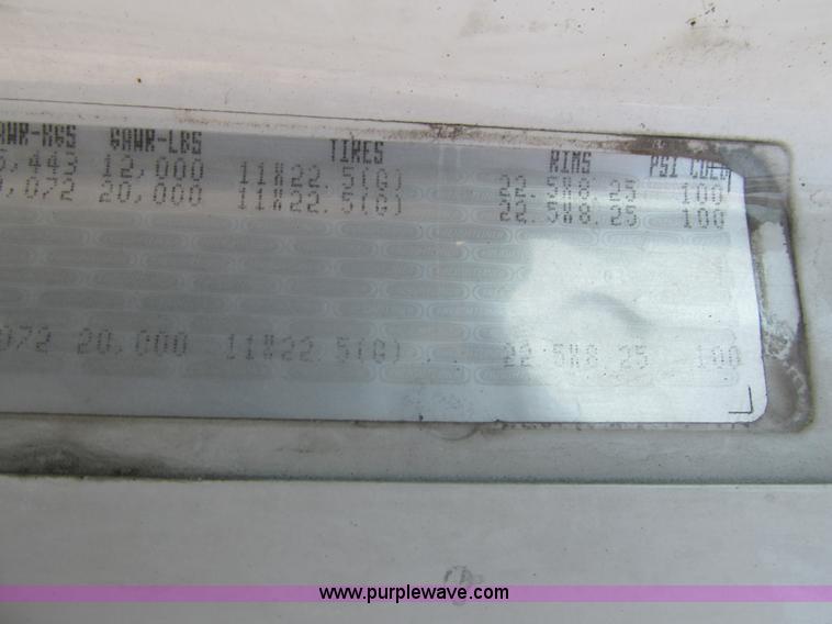 image for item H7557 2003 Freightliner Columbia semi truck