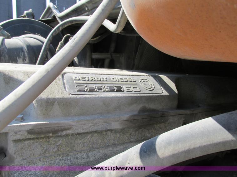 image for item H7557 2003 Freightliner Columbia semi truck