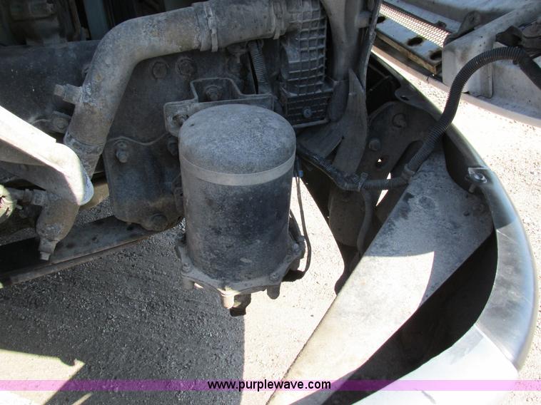 image for item H7557 2003 Freightliner Columbia semi truck