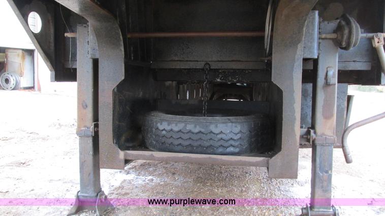 image for item I3072 1985 Transcraft DTL22-45 drop deck trailer