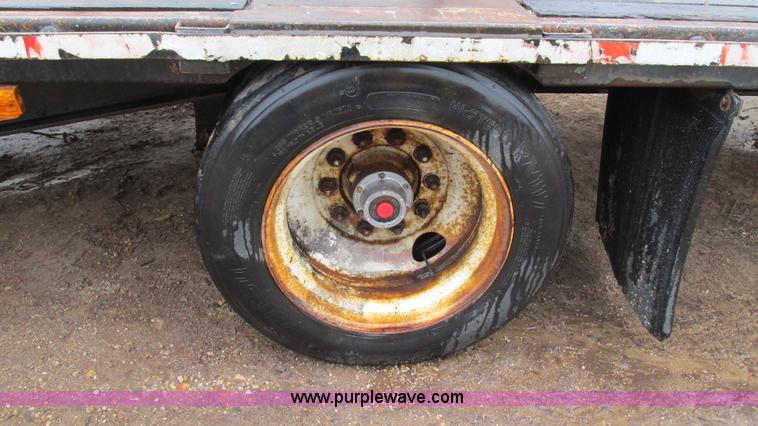 image for item I3072 1985 Transcraft DTL22-45 drop deck trailer