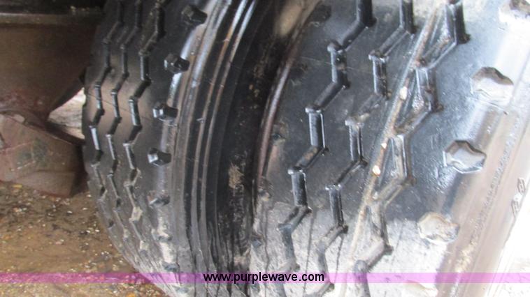 image for item I3072 1985 Transcraft DTL22-45 drop deck trailer