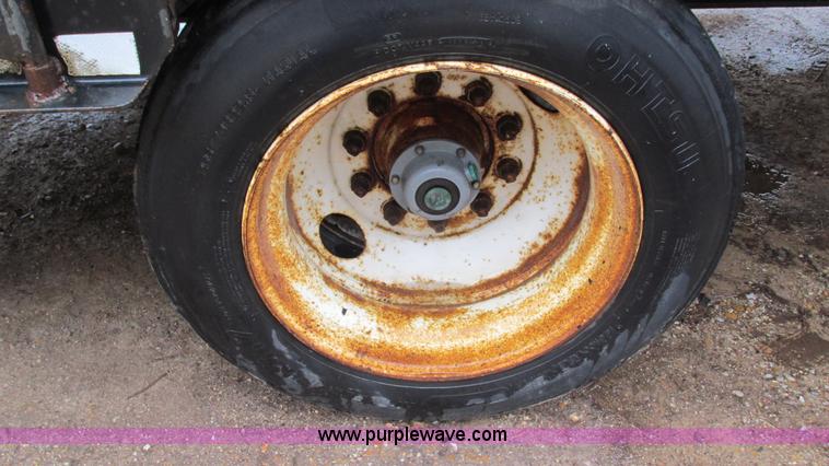 image for item I3072 1985 Transcraft DTL22-45 drop deck trailer