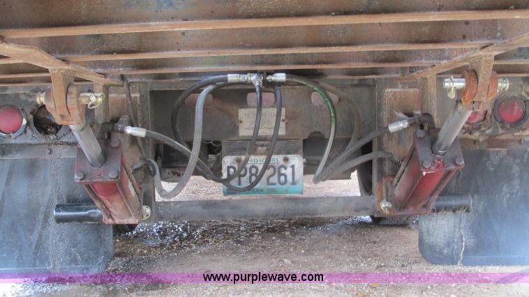 image for item I3072 1985 Transcraft DTL22-45 drop deck trailer