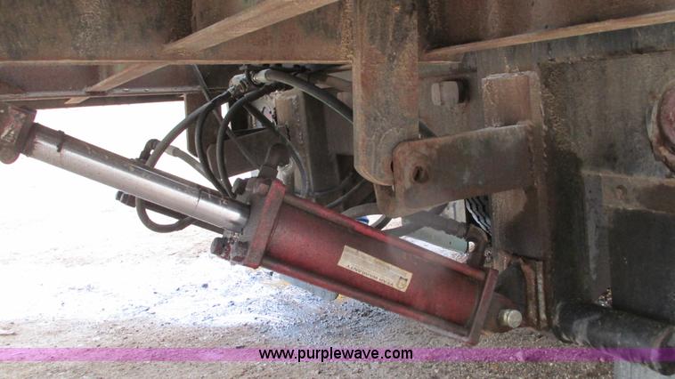 image for item I3072 1985 Transcraft DTL22-45 drop deck trailer