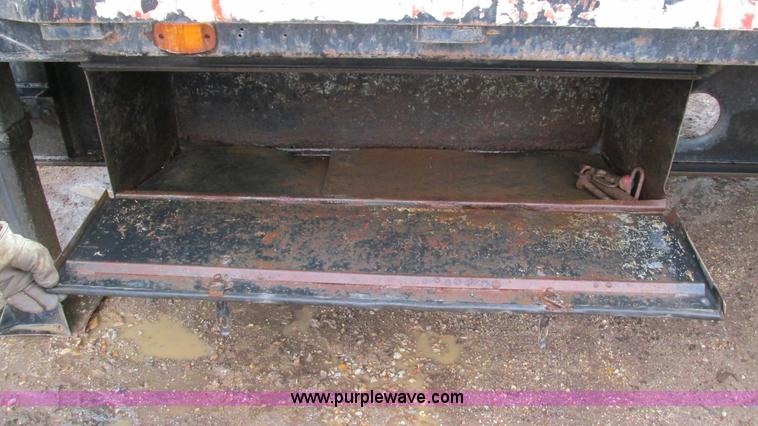 image for item I3072 1985 Transcraft DTL22-45 drop deck trailer