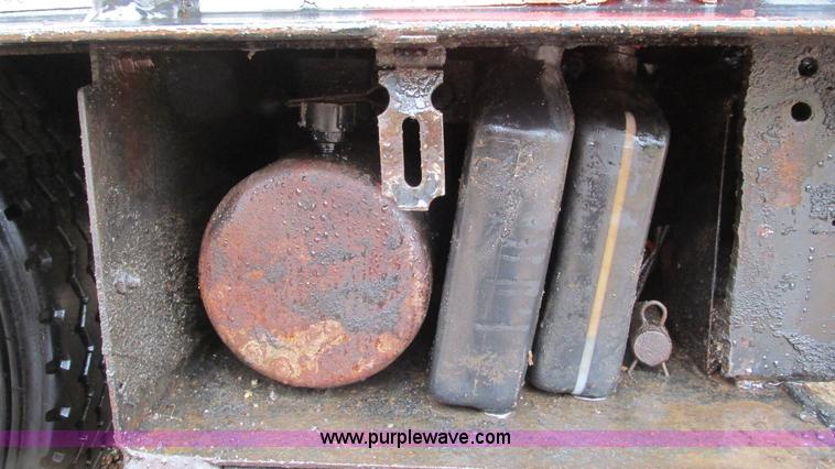 image for item I3072 1985 Transcraft DTL22-45 drop deck trailer