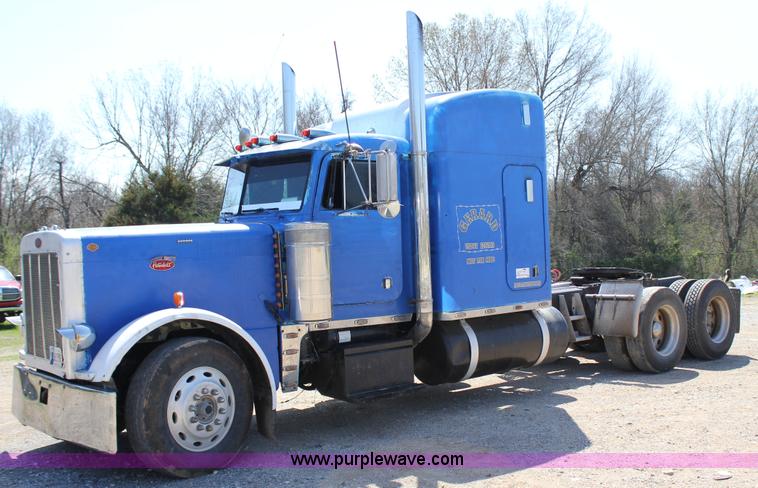 image for item J2258 1990 Peterbilt 379 semi truck