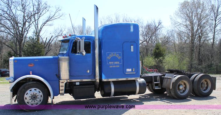image for item J2258 1990 Peterbilt 379 semi truck