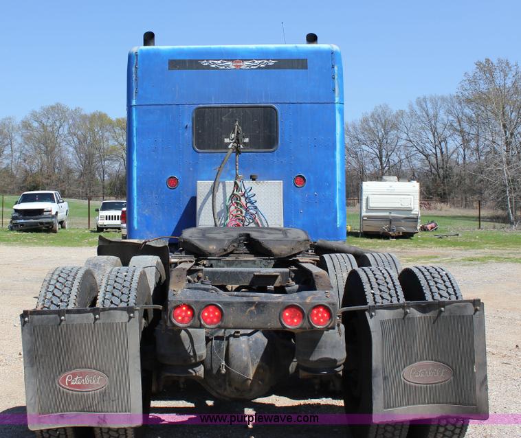 image for item J2258 1990 Peterbilt 379 semi truck