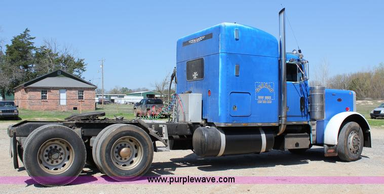 image for item J2258 1990 Peterbilt 379 semi truck
