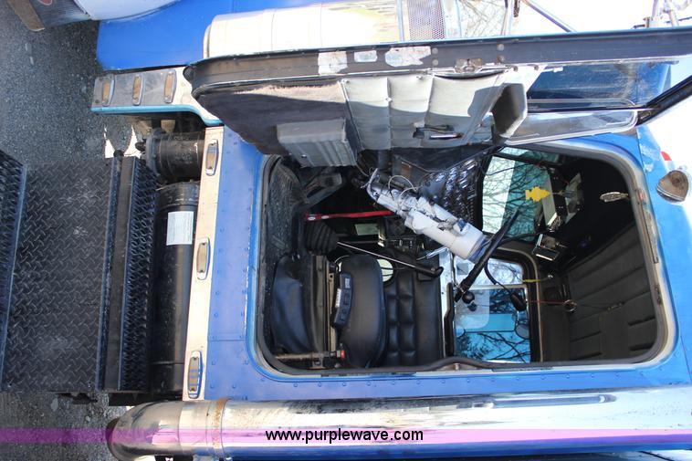 image for item J2258 1990 Peterbilt 379 semi truck