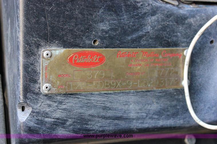 image for item J2258 1990 Peterbilt 379 semi truck