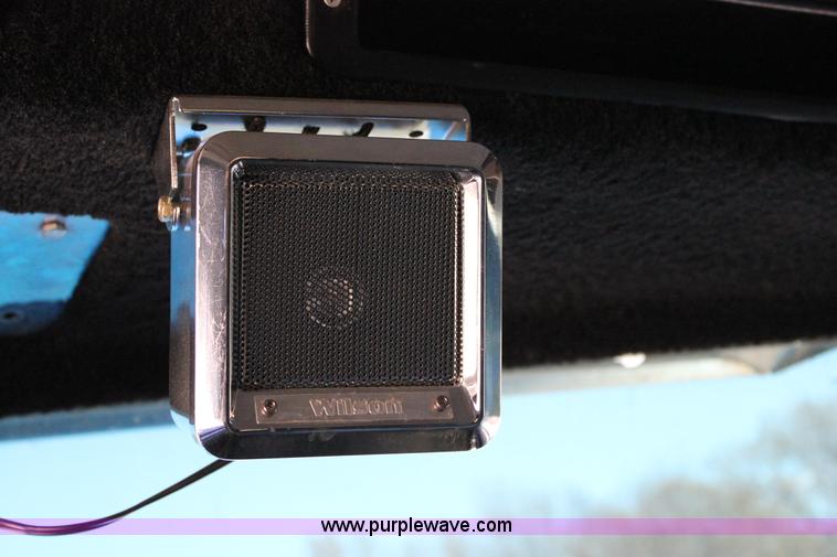 image for item J2258 1990 Peterbilt 379 semi truck