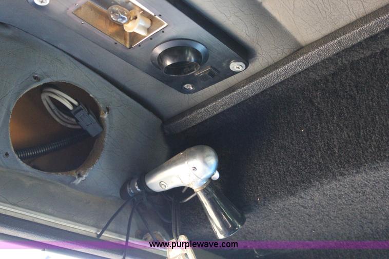 image for item J2258 1990 Peterbilt 379 semi truck