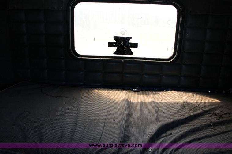 image for item J2258 1990 Peterbilt 379 semi truck