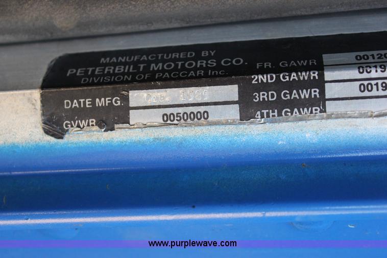 image for item J2258 1990 Peterbilt 379 semi truck