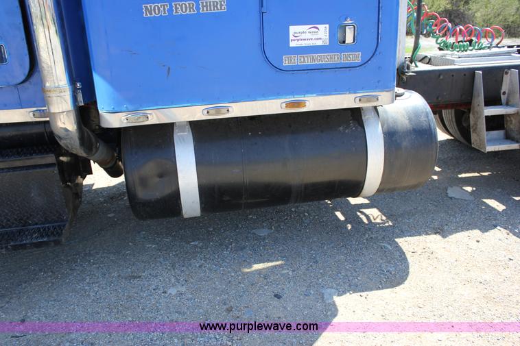 image for item J2258 1990 Peterbilt 379 semi truck