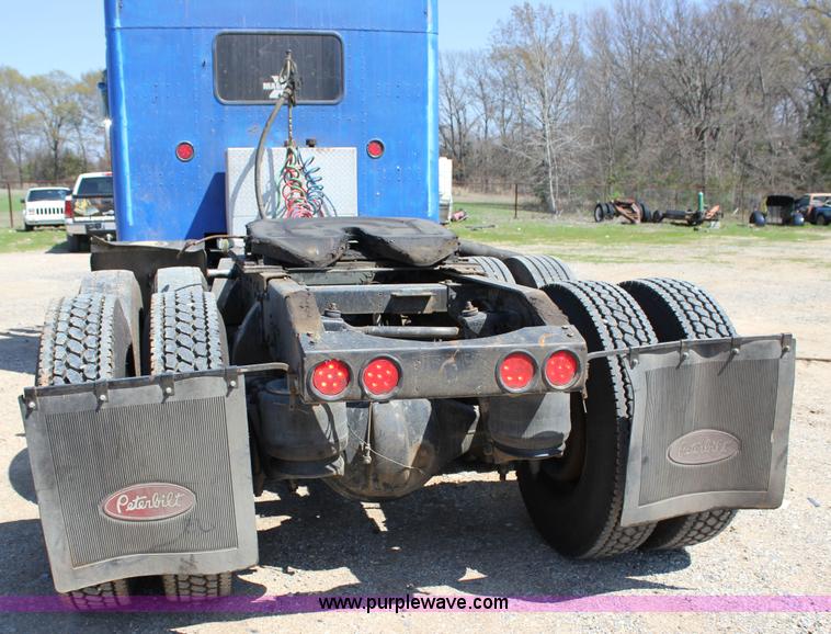 image for item J2258 1990 Peterbilt 379 semi truck