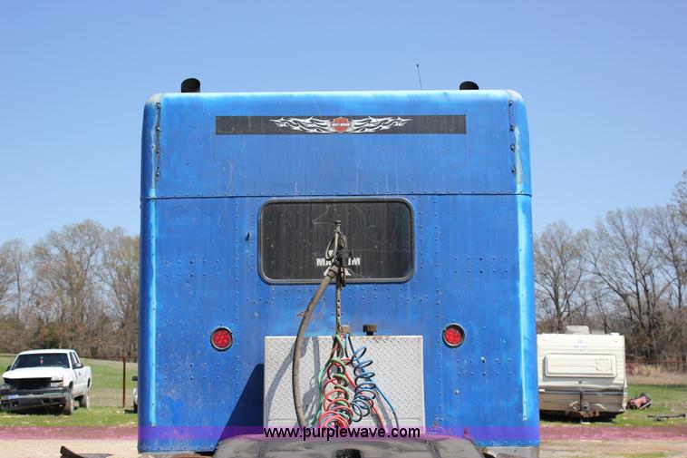 image for item J2258 1990 Peterbilt 379 semi truck